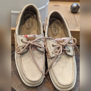 Off-White Sperry Bluefish boat shoe, Size 6.5 Excellent Condition!